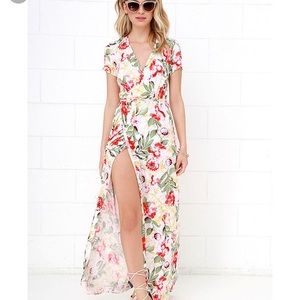 Lulu’s Ivory Floral Maxi Dress 🌸🌼🌺